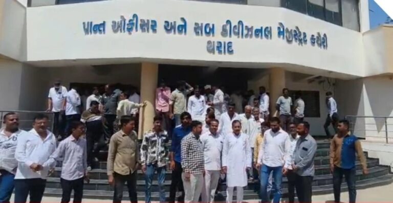 Gujarat : થરાદ નગરપાલિકાની સાત બેઠકો માટે 97 ઉમેદવારો મેદાનમાં, ફોર્મ ભરવાની પ્રક્રિયા સંપન્ન!