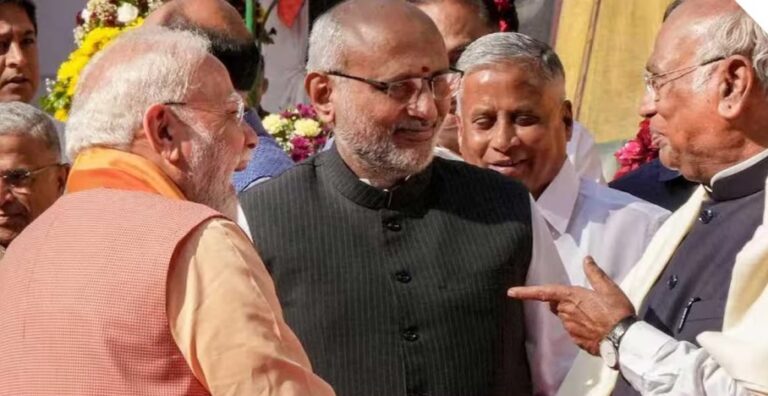 National : મલ્લિકાર્જુન ખડગેને હાથ મિલાવ્યો..પછી કહી એવી વાત કે ખડખડાટ હસી પડ્યા PM