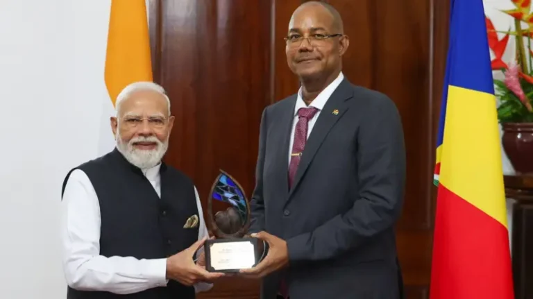 National : પીએમ મોદીને સેશેલ્સનું સર્વોચ્ચ નાગરિક સન્માન એનાયત; ભારતે એક સમયે આ દેશને બળવાથી બચાવ્યો હતો.