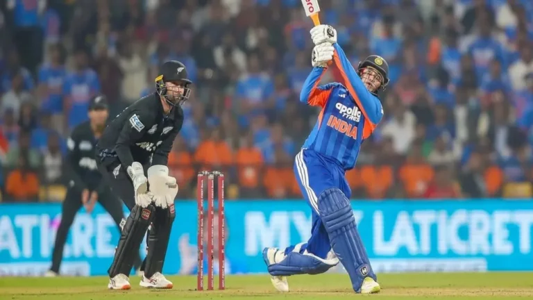 Sports : અભિષેક શર્માનું તોફાન: 91 બોલમાં 233 રન ફટકાર્યા; 25 સિક્સ અને 15 ચોગ્ગા સાથે ધૂમ મચાવી.