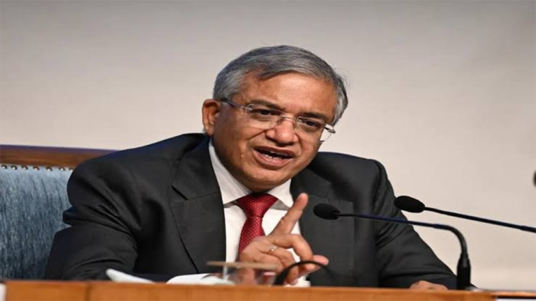 National : કોકરોચ ફરી મેદાનમાં, હવે મુખ્ય ચૂંટણી કમિશનર જ્ઞાનેશ કુમારનો વારો