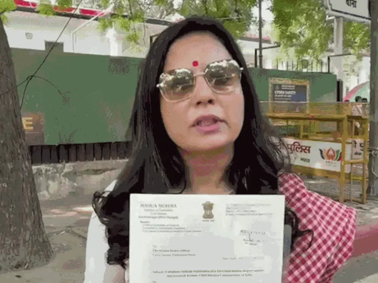 National : ચૂંટણી કમિશનર વિરુદ્ધ દિલ્હી પોલીસમાં ફરિયાદ દાખલ; મહુઆએ FIRની માંગ કરી