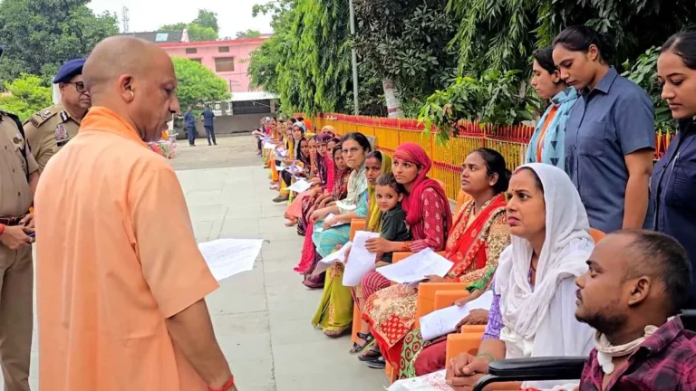 National : મુખ્યમંત્રી યોગીએ જણાવ્યું કે નાની ઘટનાઓને વકરવા ન દેવી જોઈએ ,DM અને SP એ ચાંપતી નજર રાખવી જોઈએ