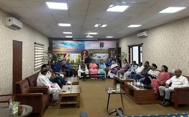 National : બળવાખોર TMC સાંસદોમાંથી ૧૭ સાંસદો BJPમાં જોડાશે