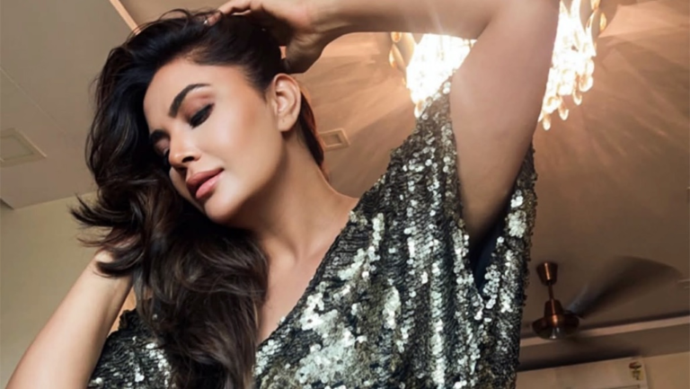 Bollywood : દિવસમાં 3 વાર નિર્વસ્ત્ર કરીને ચેકિંગ કરતાં, જેલ જવા કરતાં ફૂટપાથ પર સૂવું સારું: અભિનેત્રીએ વર્ણવ્યો દર્દનાક અનુભવ