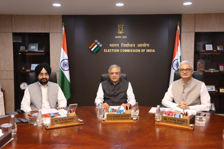National : મુખ્ય ચૂંટણી કમિશનર જ્ઞાનેશ કુમારને લઈને ચાલી રહેલા રાજકીય વિવાદ વચ્ચે, કેરળના ભૂતપૂર્વ મુખ્ય સચિવ જીજી થોમસનના દાવાએ નવો રાજકીય મુદ્દો છેડ્યો