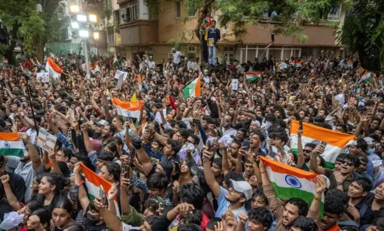National : અભિજીત દીપકે પર લોકો ભડક્યા; મુંબઈમાં CJP વિરુદ્ધ વિરોધ પ્રદર્શન